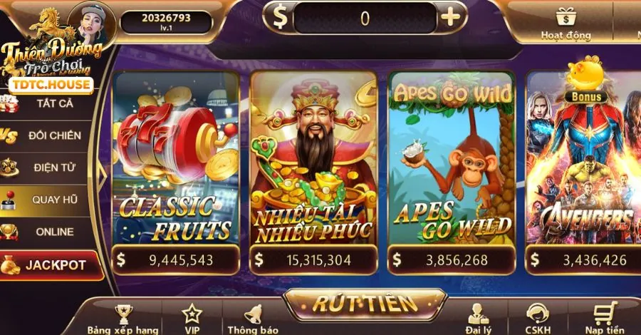 Sảnh casino trực tuyến sang trọng với người chia bài thật